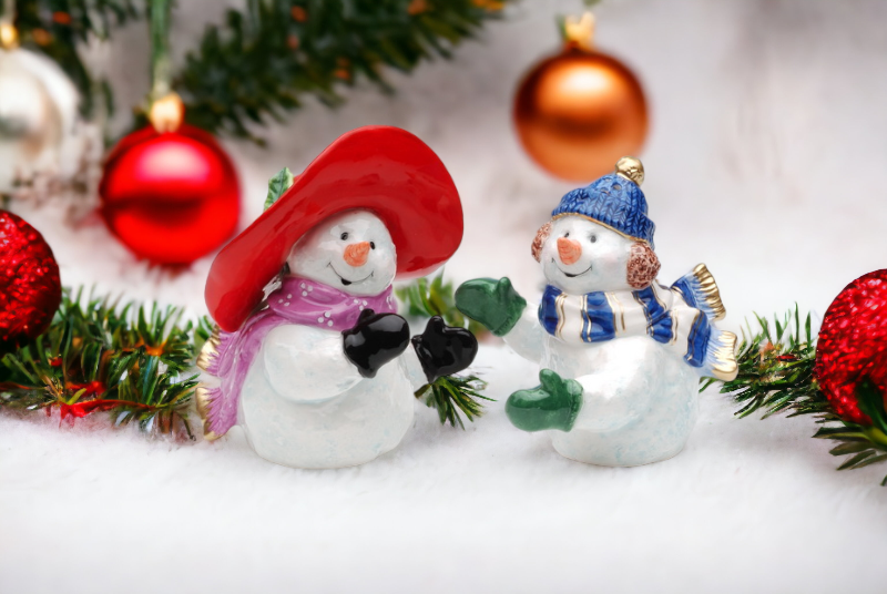 Ceramic Christmas Snowman Couple Salt & Pepper Shakers, Home Décor, Gift for Her, Gift for Mom, Kitchen Décor, Christmas Décor