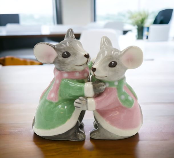 Pastel Color Ceramic Christmas Mice Salt And Pepper Shakers, Home Décor, Gift for Her, Gift for Mom, Kitchen Décor, Christmas Décor