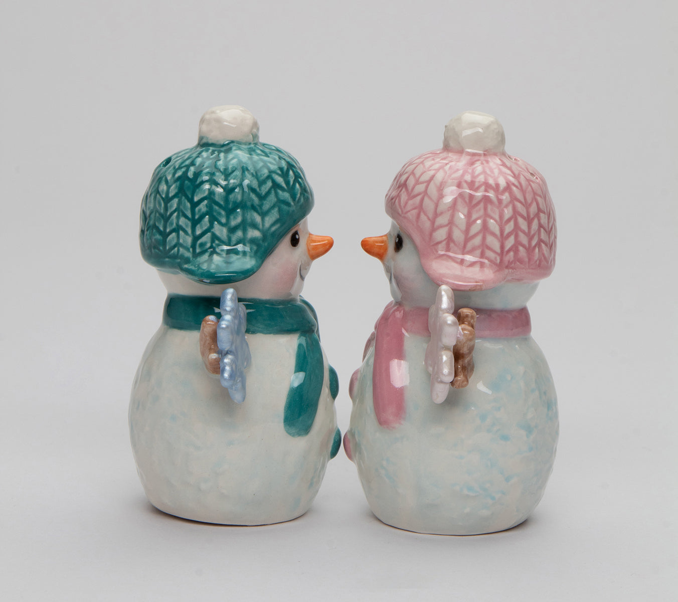 Ceramic Pastel Color Christmas Snowman With Snowflake Salt And Pepper, Gift for Her, Gift for Mom, Kitchen Décor, Christmas Décor