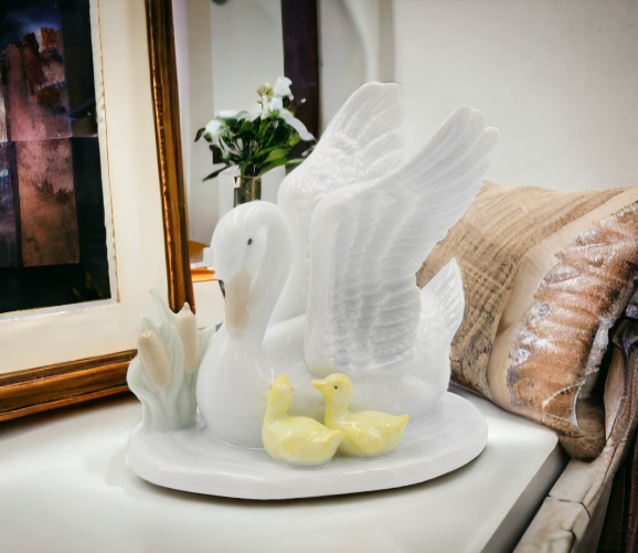 Ceramic Swan With Babies Figurine, Home Décor, Gift for Her, Mom, Farmhouse Décor, Nature Lover Gift, Vintage Decor