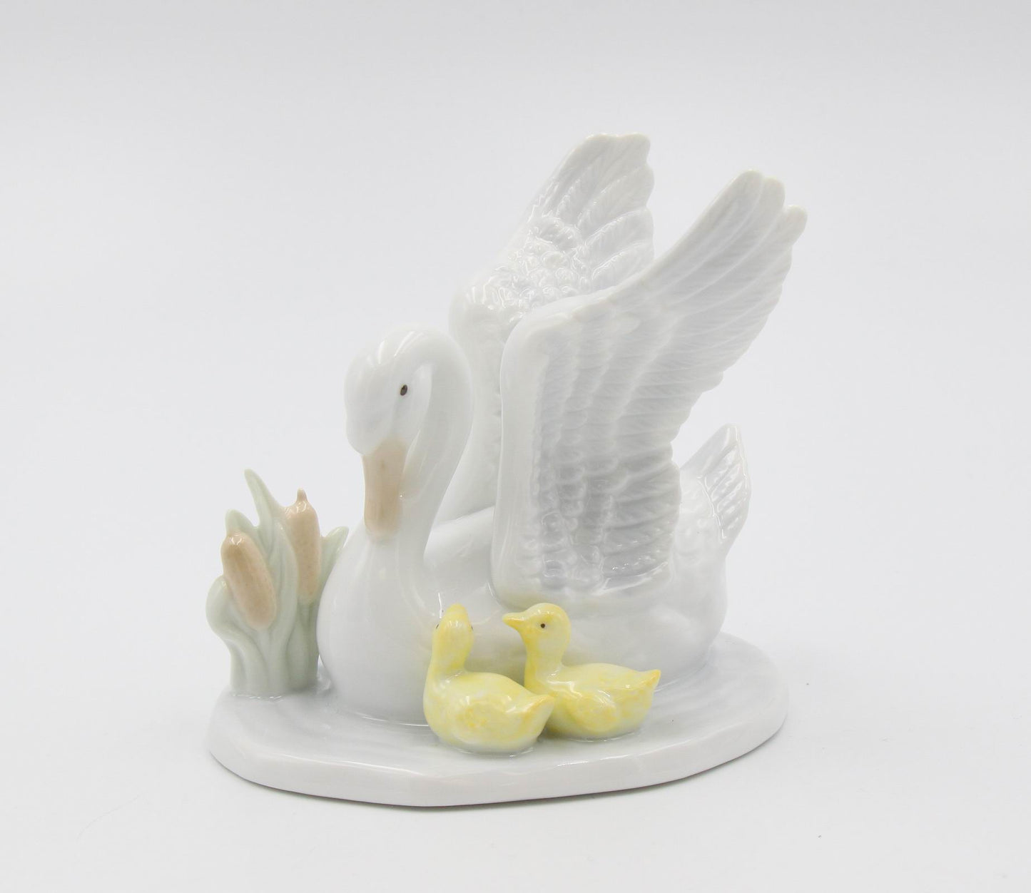 Ceramic Swan With Babies Figurine, Home Décor, Gift for Her, Mom, Farmhouse Décor, Nature Lover Gift, Vintage Decor