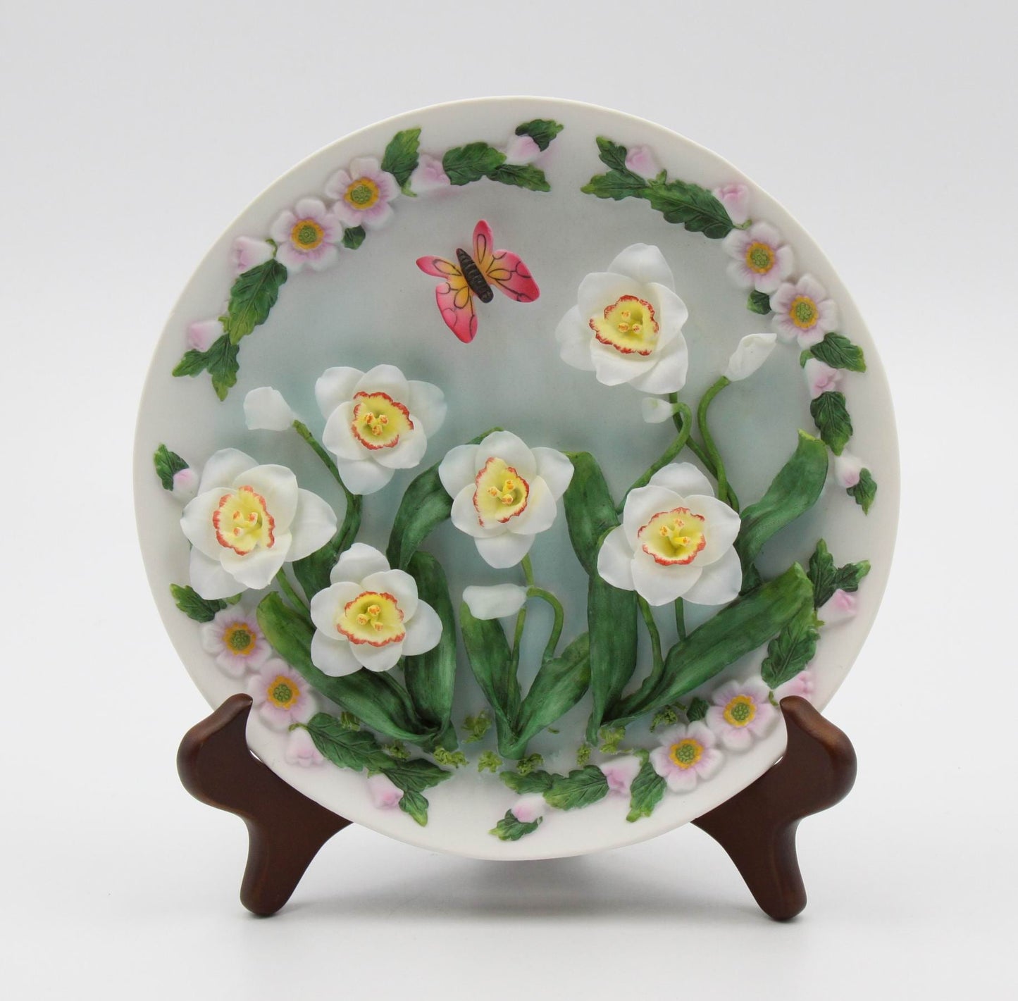 Butterfly with Narcissus Flowers Decor Plate and Stand Home Décor Gift for Her Gift for Mom Kitchen Décor Vintage Decor