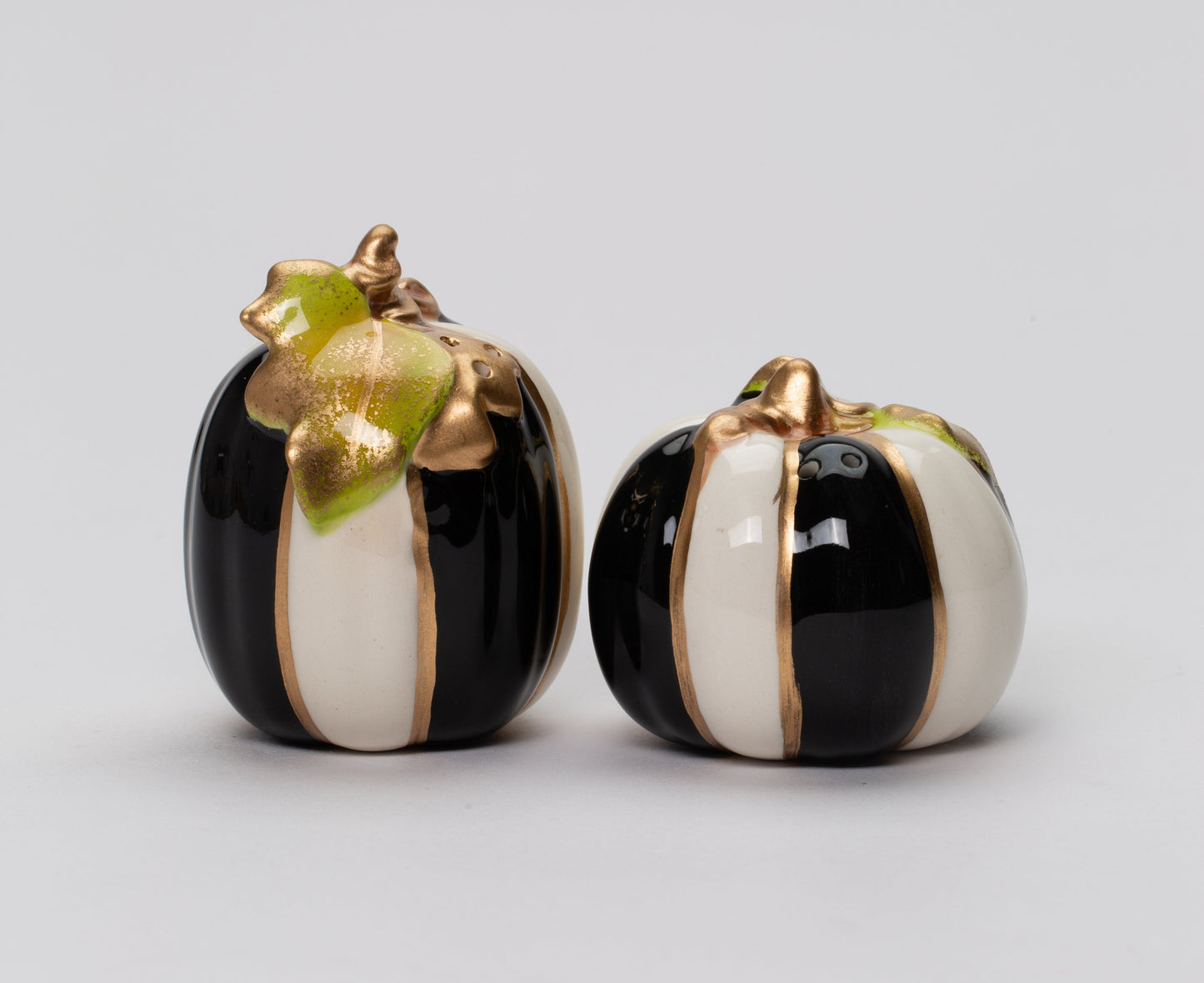 Ceramic Black and White Pumpkin Salt And Pepper Shakers Home Décor Gift for Her Gift for Mom Kitchen Décor Fall Décor