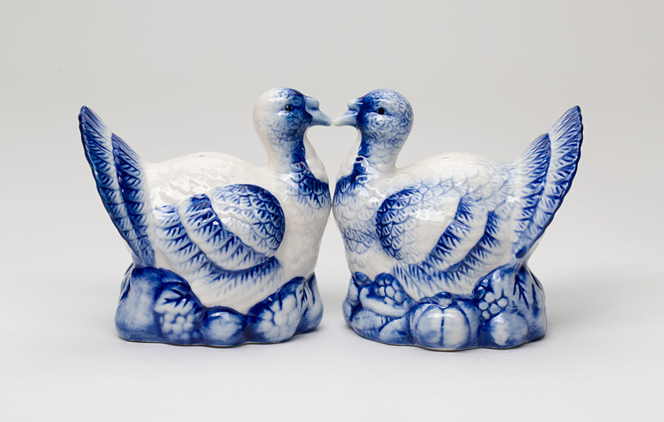 Ceramic Blue Print Turkey Salt and Pepper Shakers Thanksgiving Decor Fall Decor Farmhouse Kitchen Decor Gift for Her