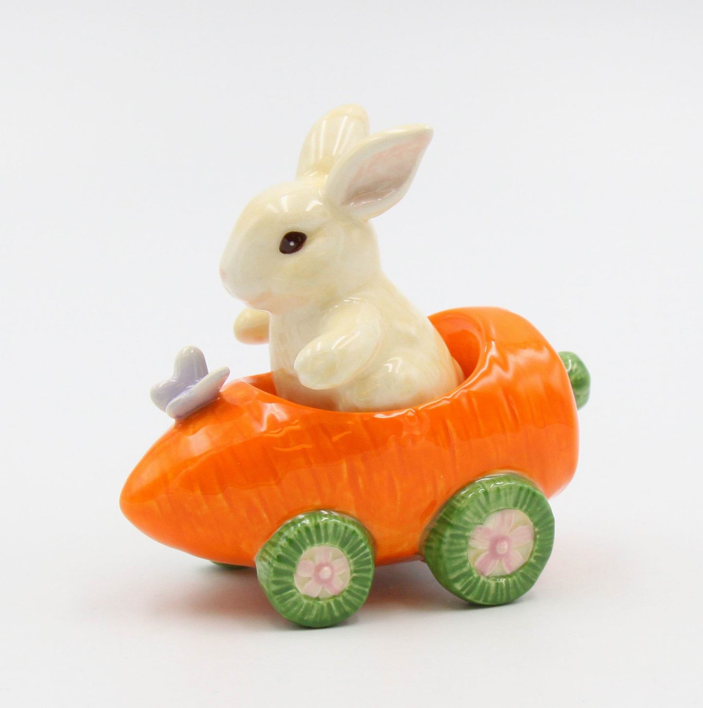 Easter Rabbit In Carrot Car Salt And Pepper - kevinsgiftshoppe