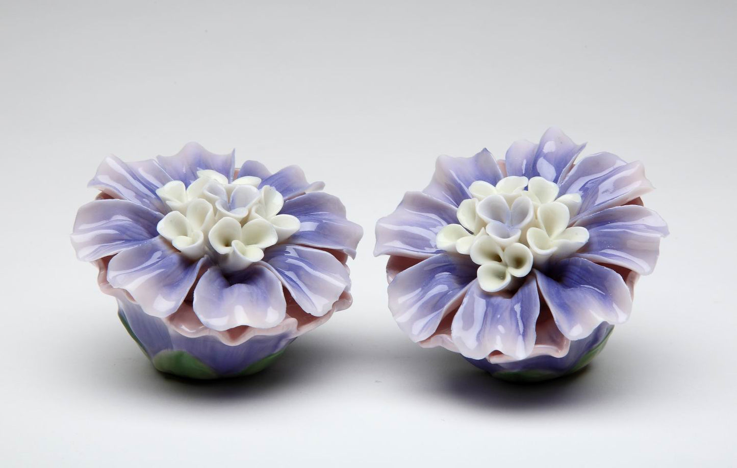 Ceramic Dahlia Flower Salt & Pepper Shakers Home Décor Gift for Her Gift for Mom Kitchen Décor Dining Table Décor