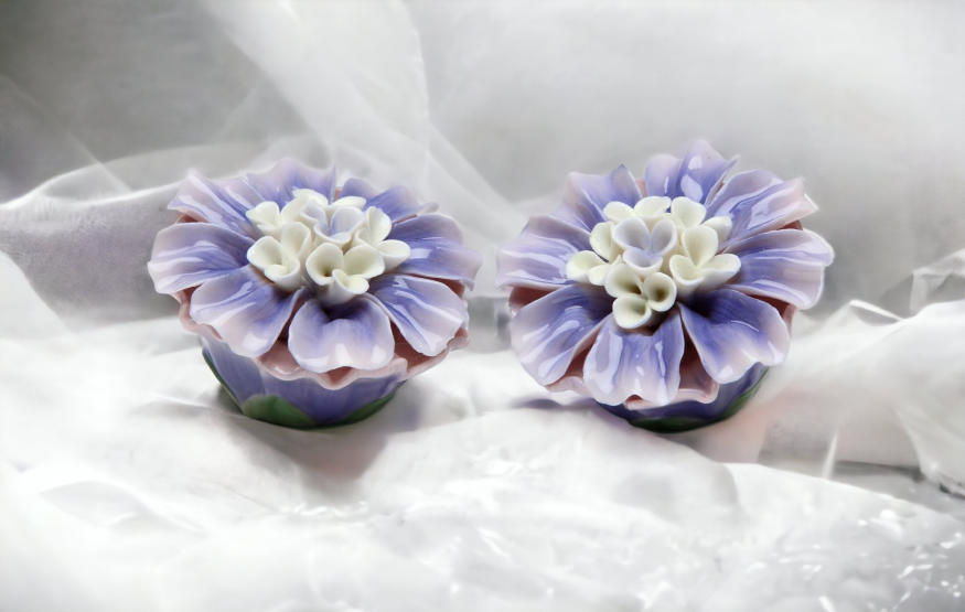 Ceramic Dahlia Flower Salt & Pepper Shakers Home Décor Gift for Her Gift for Mom Kitchen Décor Dining Table Décor