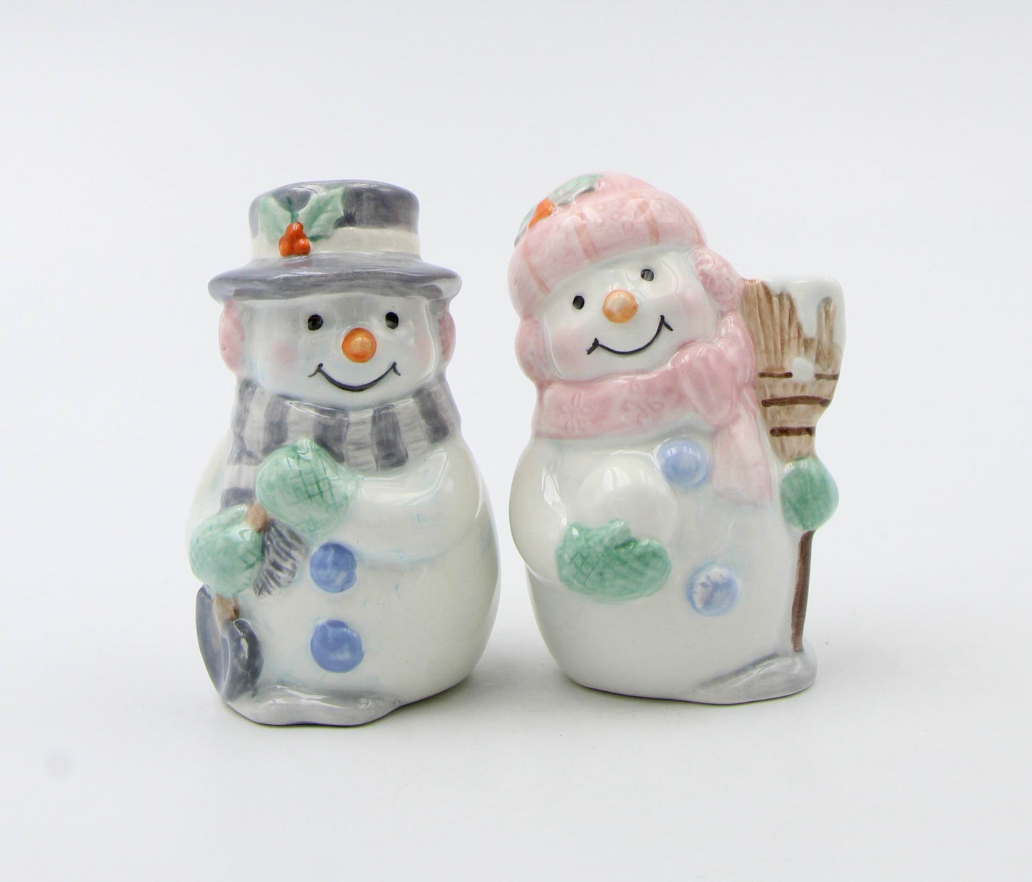 Ceramic Frosty the Snowman Christmas Decor Ceramic Salt and Pepper Shakers Home Décor Gift for Her Gift for Mom Kitchen