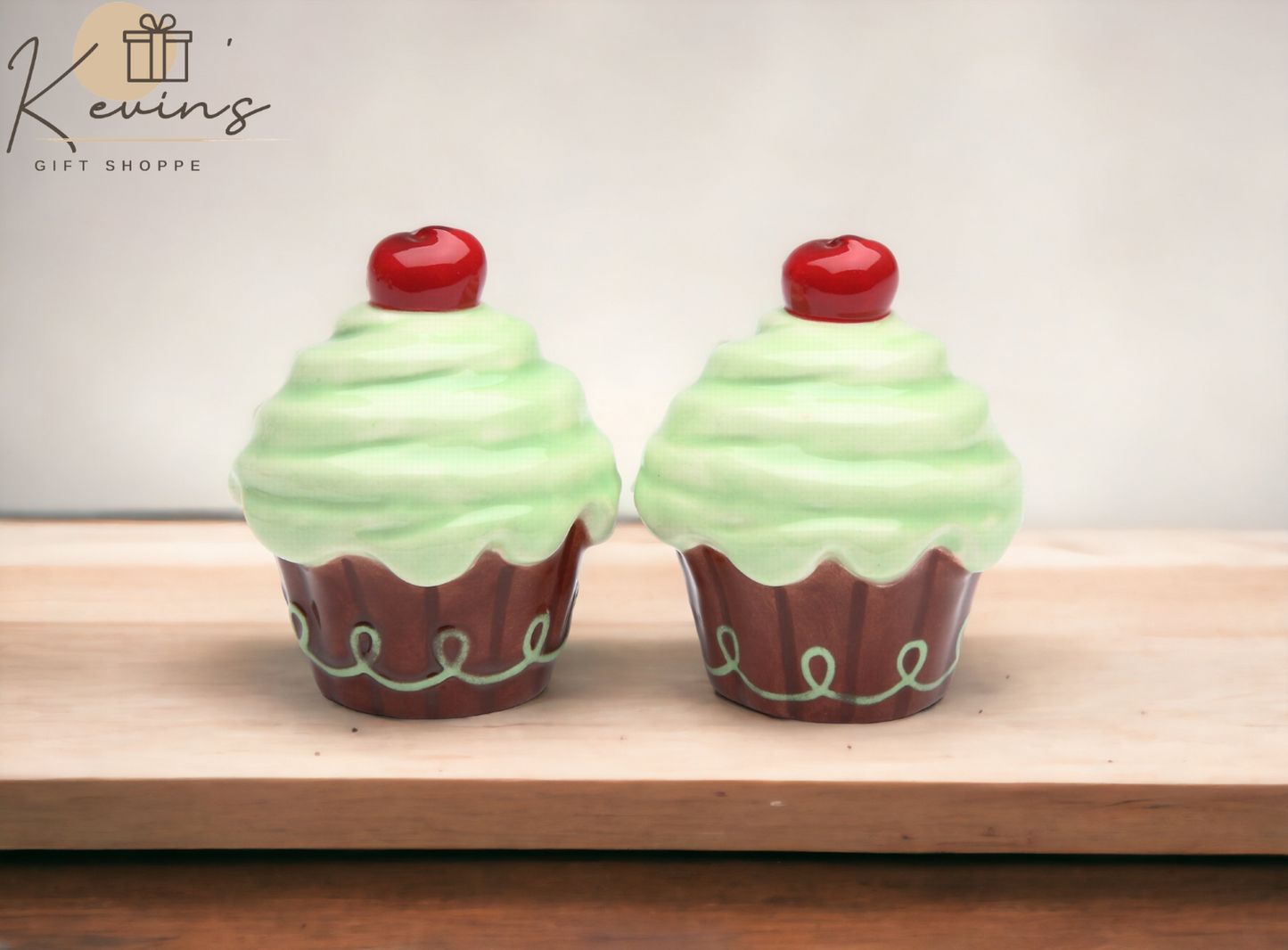 Ceramic Green Cupcake Salt & Pepper Shakers Home Décor Gift for Her Gift for Mom Kitchen Décor Bakery Décor Café Décor