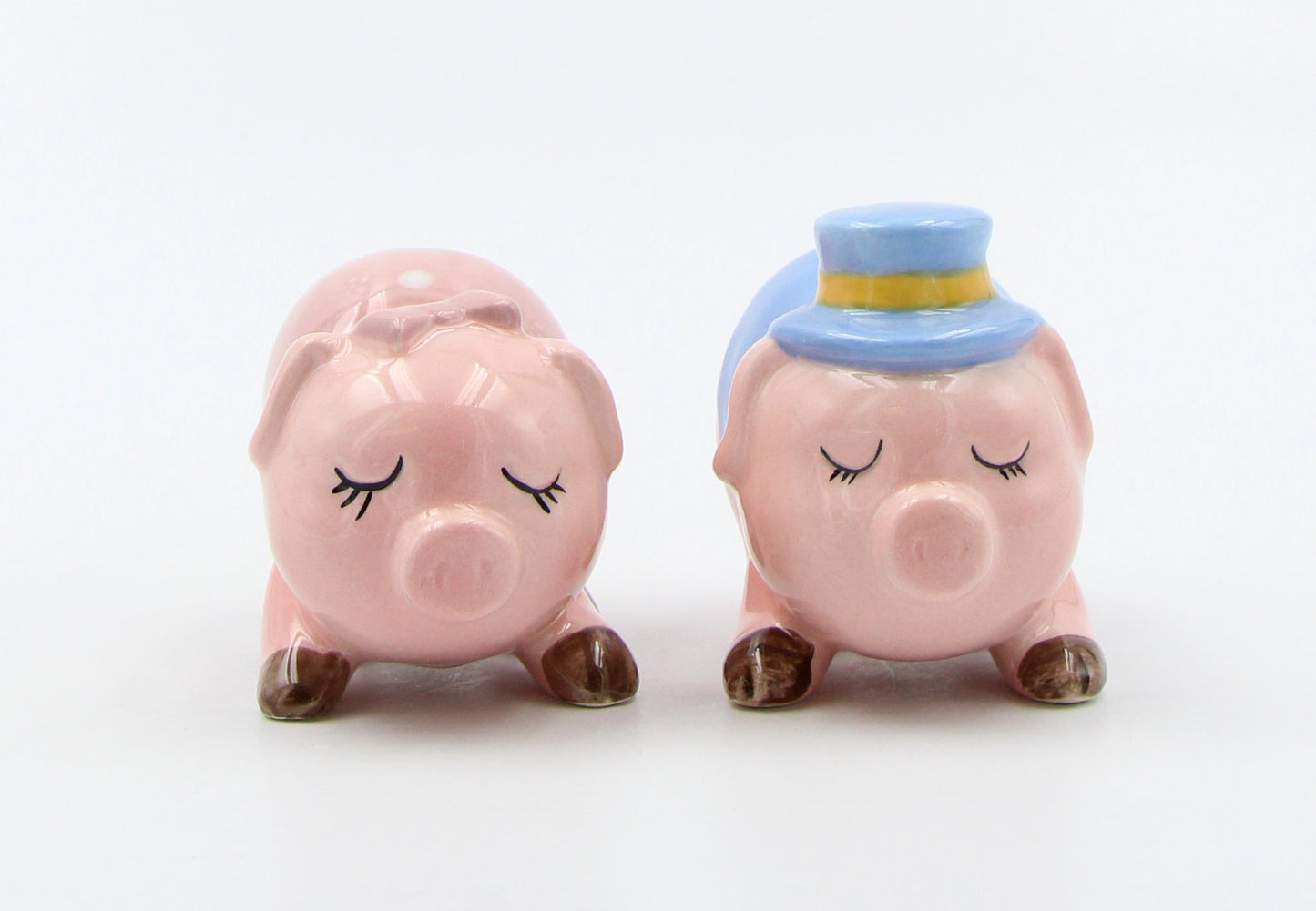 Ceramic Kissing Pigs Salt And Pepper Shakers Home Décor Gift for Her Gift for Mom Kitchen Décor Dining Table Décor