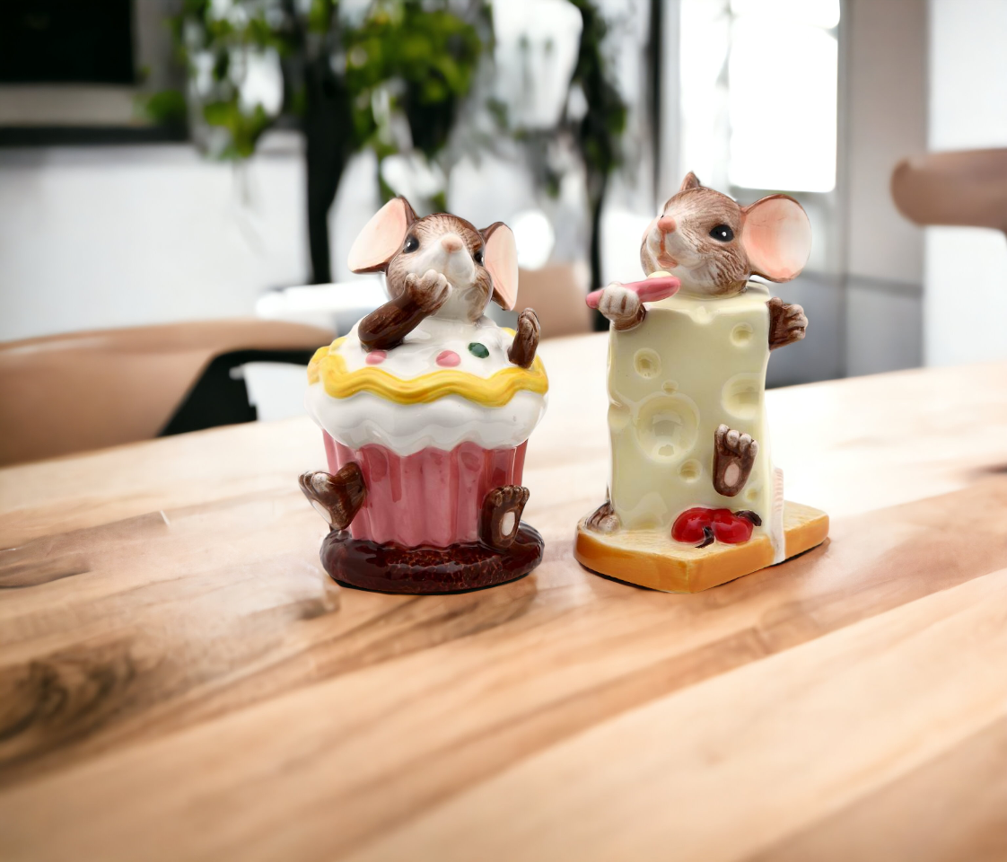 Ceramic Mice With Cheese Salt & Pepper Shakers Home Décor Gift for Her Gift for Mom Kitchen Décor - Salt & Pepper