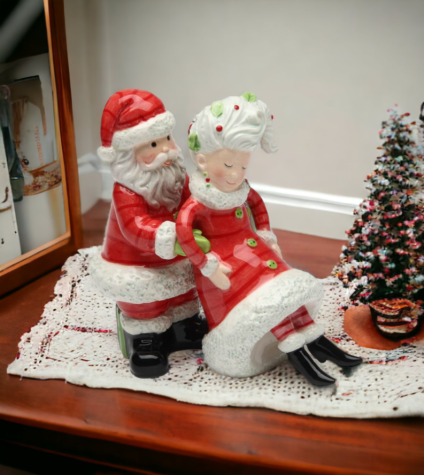 Ceramic Mrs. Claus I’ve Got Your Back Salt & Pepper Shakers Home Décor Gift for Her Gift for Mom Kitchen Décor