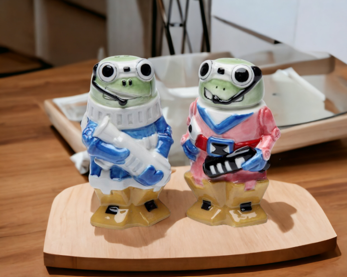 Ceramic Robot Frog Salt & Pepper Shakers Home Décor Gift for Her Mom Spring Décor Cottagecore Nature Lover Gift - Salt