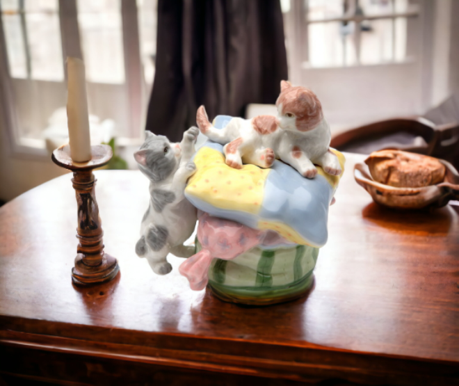 Ceramic Two Kittens Playing on Pillow Music Box Home Décor Gift for Her Gift for Mom Kitchen Décor Cat Lovers Gift Pet
