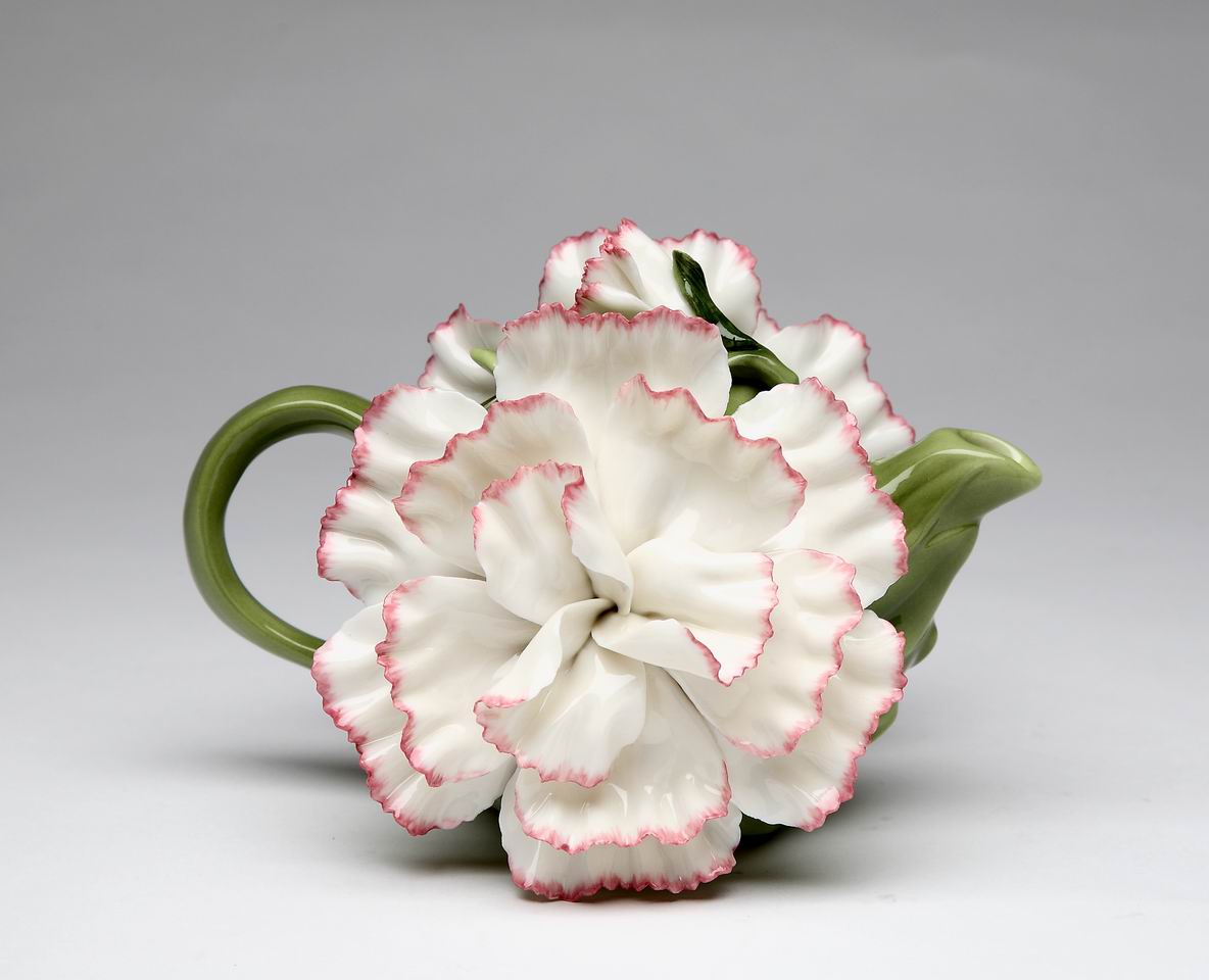 Carnation Teapot - kevinsgiftshoppe