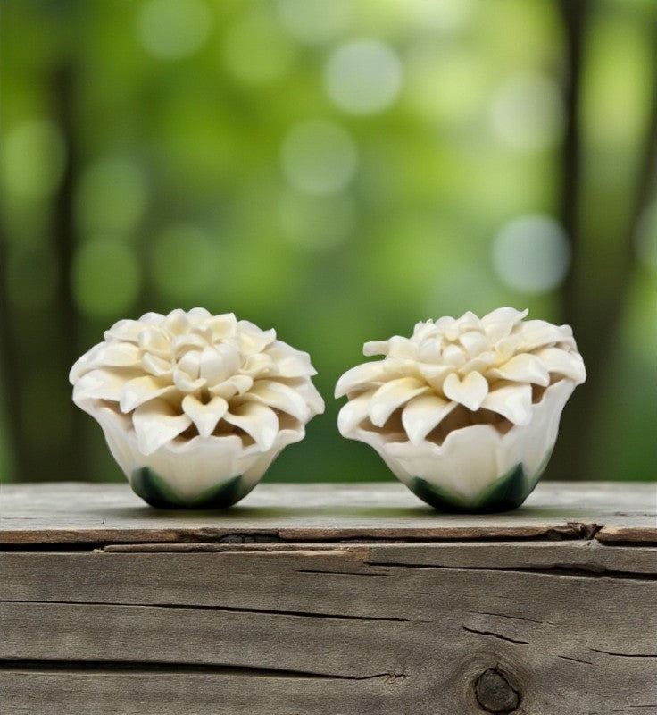 Ceramic White Daisy Flower Salt & Pepper Shakers Home Décor Gift for Her Gift for Mom Kitchen Décor Wedding Decor