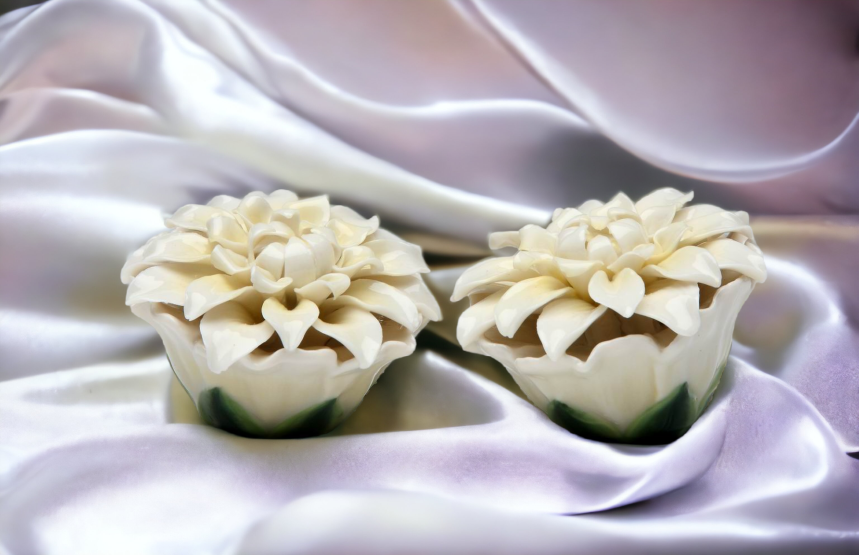 Ceramic White Daisy Flower Salt & Pepper Shakers Home Décor Gift for Her Gift for Mom Kitchen Décor Wedding Decor