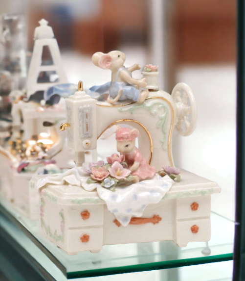 Hand Crafted Ceramic Mice With A Sewing Machine Music Box - Music Boxes