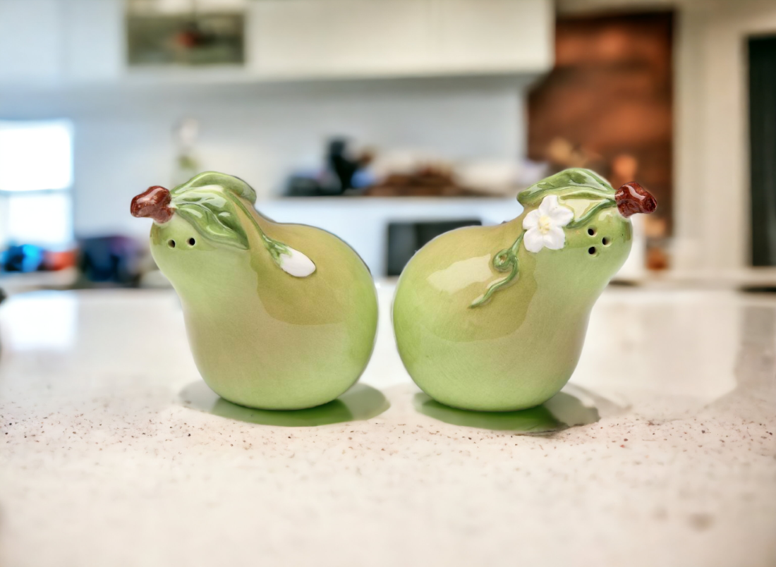 Hand Painted Ceramic Pear Salt & Pepper Shakers Home Décor Gift for Her Gift for Mom Kitchen Décor Farmhouse Décor