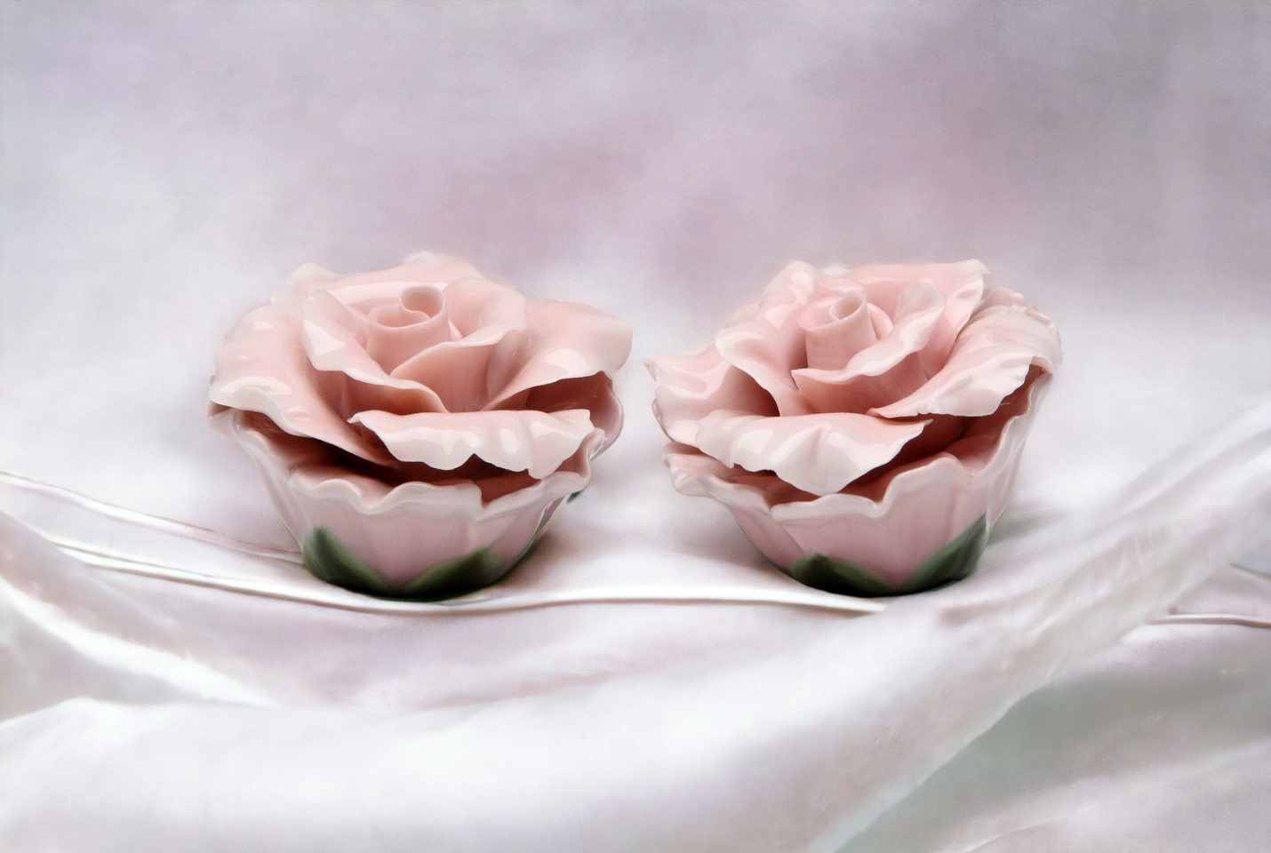 Handcrafted Ceramic Pink Rose Salt and Pepper Shakers Home Décor Gift for Her Gift for Mom Kitchen Décor Wedding Decor