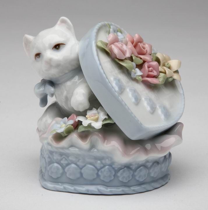 Kitten In Heart Box - kevinsgiftshoppe