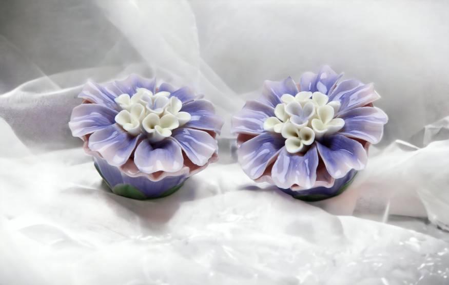 Ceramic Dahlia Flower Salt & Pepper Shakers, Home Décor, Gift for Her, Gift for Mom, Kitchen Décor, Dining Table Décor, Wedding Decor