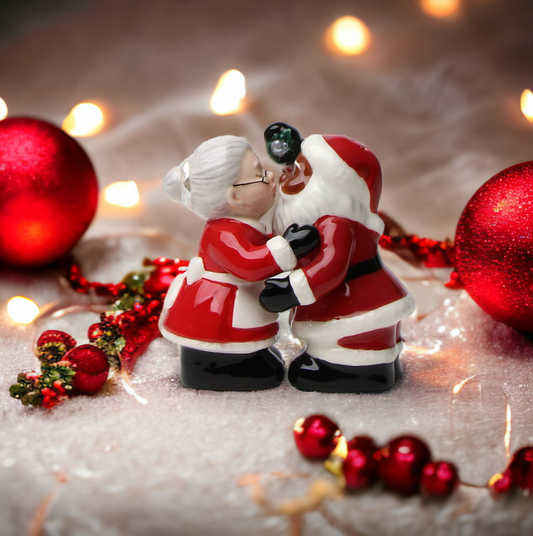 Ceramic Christmas Decor Interracial Santa and Mrs. Claus Salt and Pepper Shakers, Home Décor, Gift for Her, Gift for Mom, Kitchen Décor kit