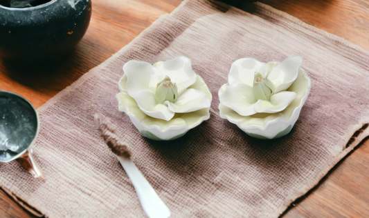 Ceramic Magnolia Flowers Salt & Pepper Shakers, Home Décor, Gift for Her, Gift for Mom, Kitchen Décor, Wedding Decor