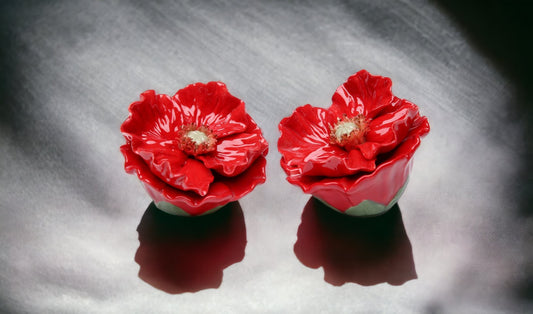Ceramic Red Poppy Flower Salt & Pepper Shakers, Home Décor, Gift for Her, Gift for Mom, Kitchen Décor