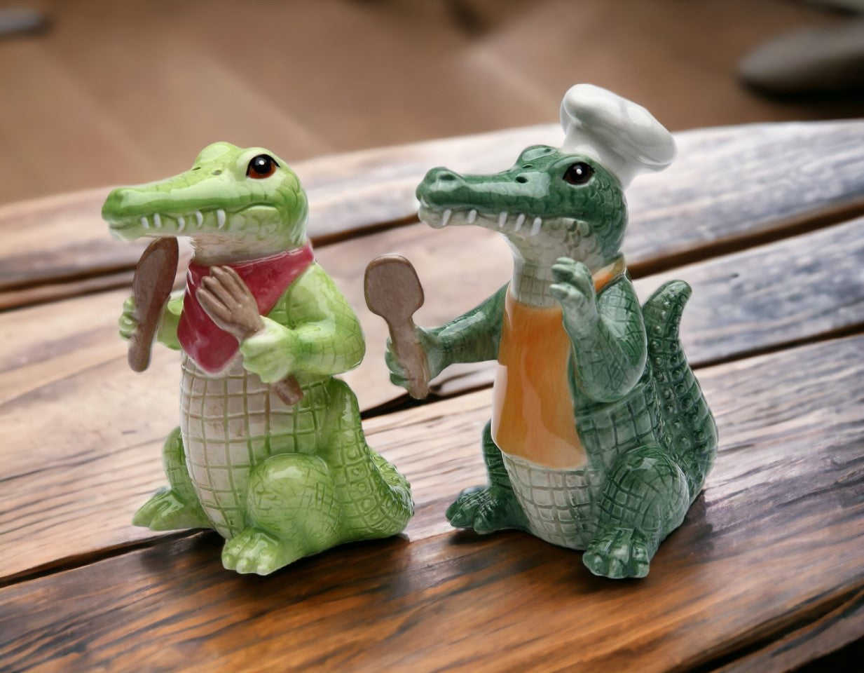 Ceramic Alligator, Crocodile Chef Salt & Pepper Shakers, Gift for Her or Mom, Gift for Him, Gift for Dad, Kitchen Décor, Gift for Chef