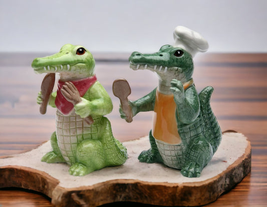 Ceramic Alligator, Crocodile Chef Salt & Pepper Shakers, Gift for Her or Mom, Gift for Him, Gift for Dad, Kitchen Décor, Gift for Chef