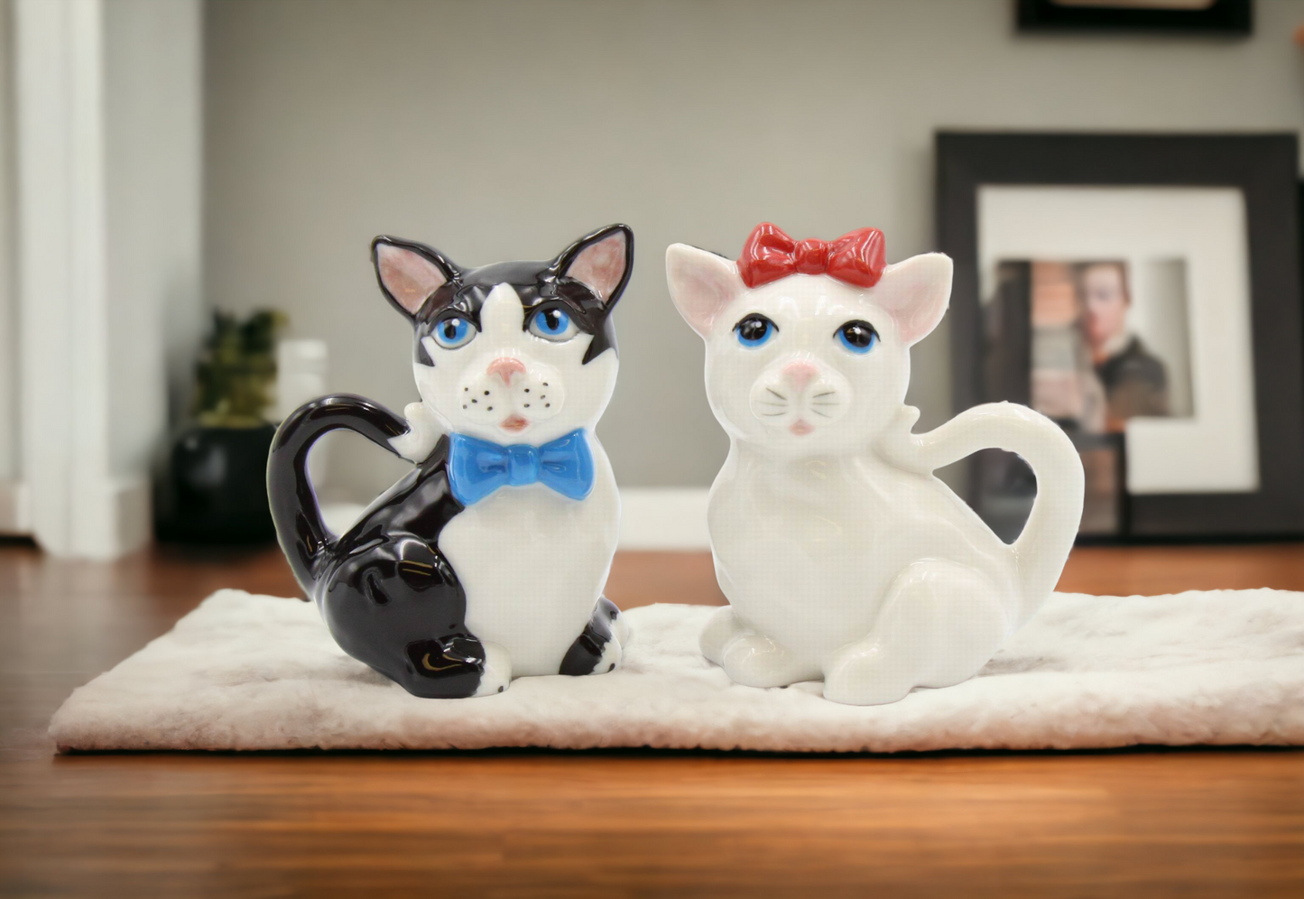 Ceramic Black and White Cats Salt And Pepper Shakers, Home Décor, Gift for Her, Gift for Mom, Kitchen Décor, Cat Lovers Gift, Pet Loss Gift