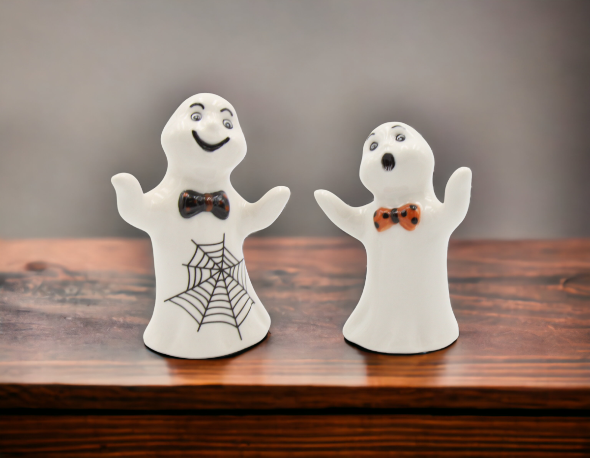 Ceramic Halloween Decor Casper the Ghost Salt And Pepper Shakers, Home Décor, Gift for Her, Gift for Mom, Kitchen Décor, Fall Décor