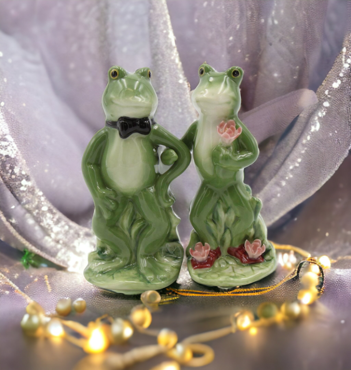 Ceramic Frog Couple Salt & Pepper Shakers, Wedding Décor, Wedding Gift, Anniversary Décor, Anniversary Gift, Home Decor, Kitchen Decor