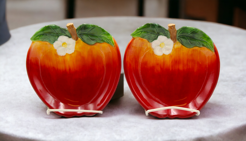 Hand Painted Ceramic Apple Plates - Set of 2, Home Décor, Gift for Her, Gift for Mom, Kitchen Décor, Farmhouse Décor