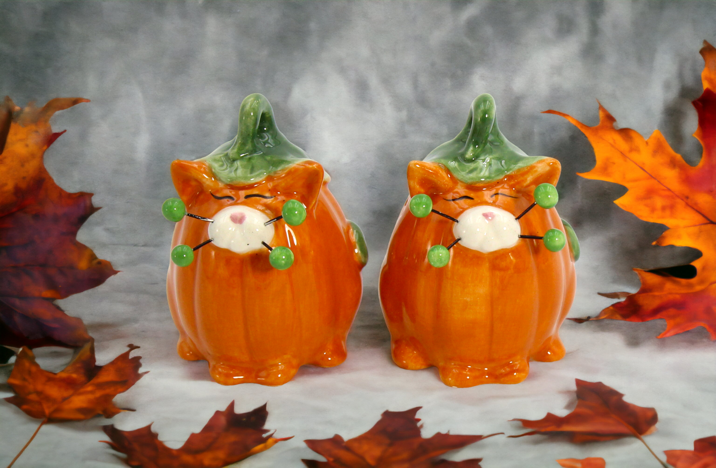 Ceramic Pumpkin Cats with Beaded Whiskers Salt and Pepper, Gift for Her, Gift for Mom, Kitchen Décor, Fall Décor, Halloween Décor