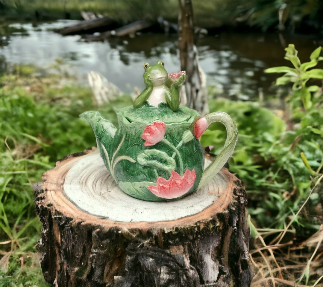 Hand Crafted Ceramic  Frog Teapot, Gift for Her, Gift for Mom, Tea Party Décor, Café Décor, Spring Kitchen, Decor, Cottagecore