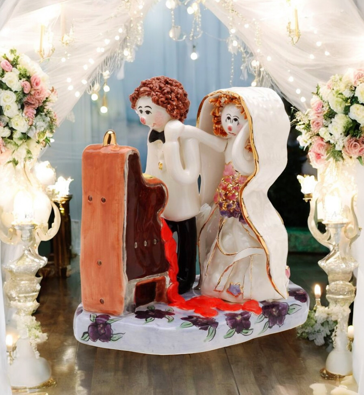 Ceramic Married in Vegas Figurine, Bride and Groom with Slot Machine, Wedding Decor, Wedding Gift