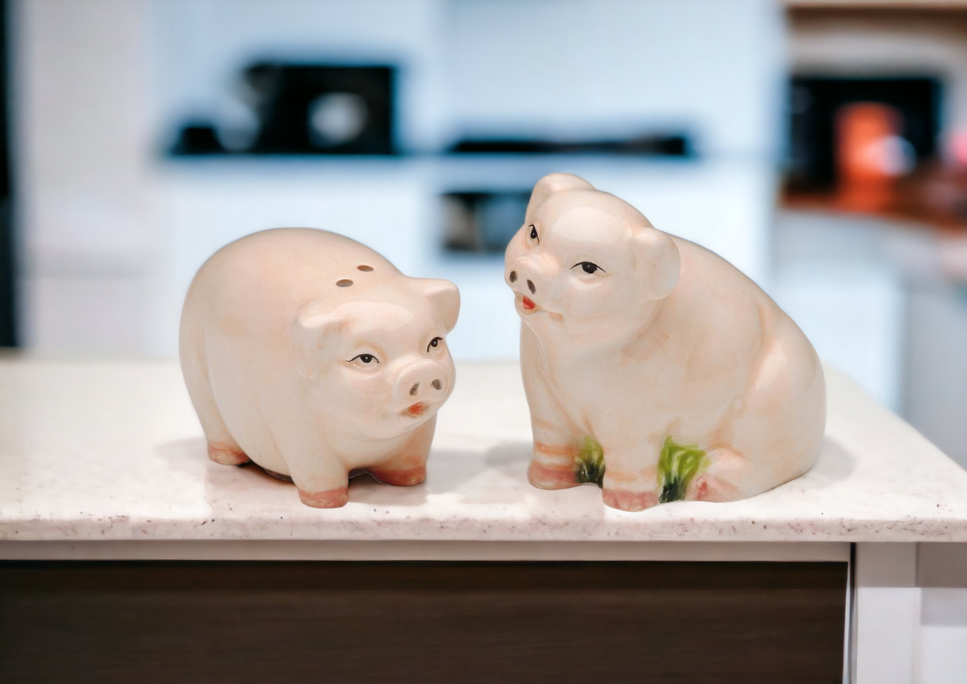 Ceramic Mini Pigs Salt & Pepper Shakers, Home Décor, Gift for Her, Gift for Mom, Kitchen Décor, Farmhouse Décor