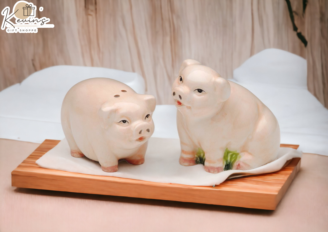 Ceramic Mini Pigs Salt & Pepper Shakers, Home Décor, Gift for Her, Gift for Mom, Kitchen Décor, Farmhouse Décor