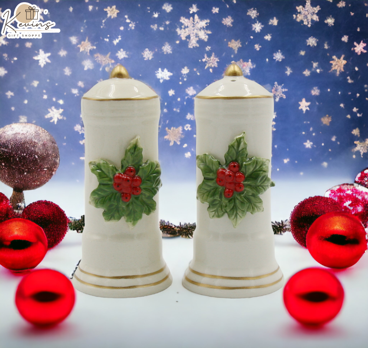 Ceramic Christmas Holly Salt And Pepper Shakers, Home Décor, Gift for Her, Gift for Mom, Kitchen Décor, Christmas Décor