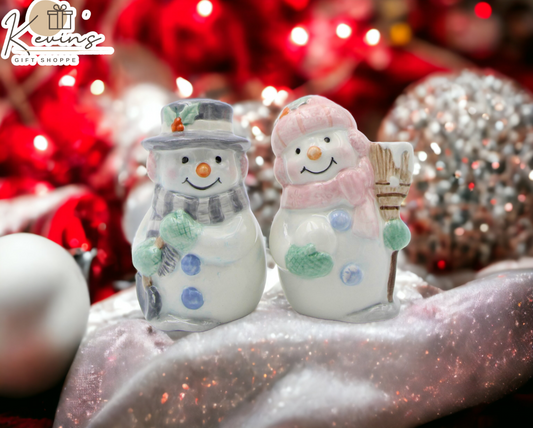 Ceramic Frosty the Snowman Christmas Decor Ceramic Salt and Pepper Shakers, Home Décor, Gift for Her, Gift for Mom, Kitchen Décor