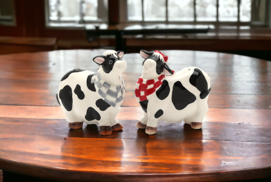 Hand Painted Ceramic Cow Salt & Pepper Shakers, Home Décor, Gift for Her, Gift for Mom, Kitchen Décor, Dining Table Décor, Farmhouse Decor