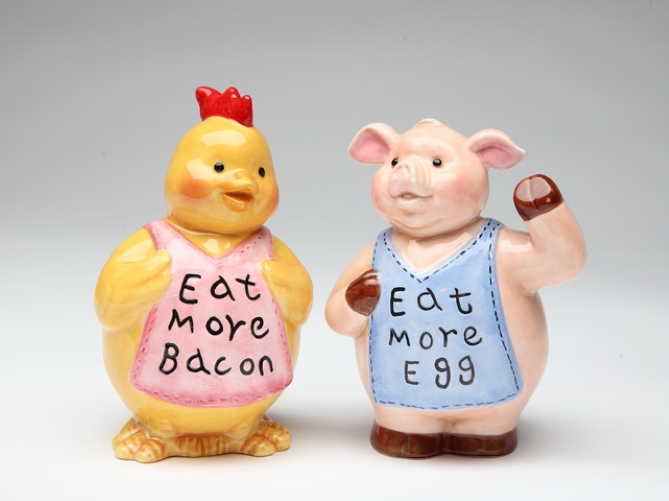 Ceramic Pig and Chicken Salt and Pepper Shakers, Home Décor, Gift for Her, Mom, Farmhouse Kitchen Décor, Vintage Decor