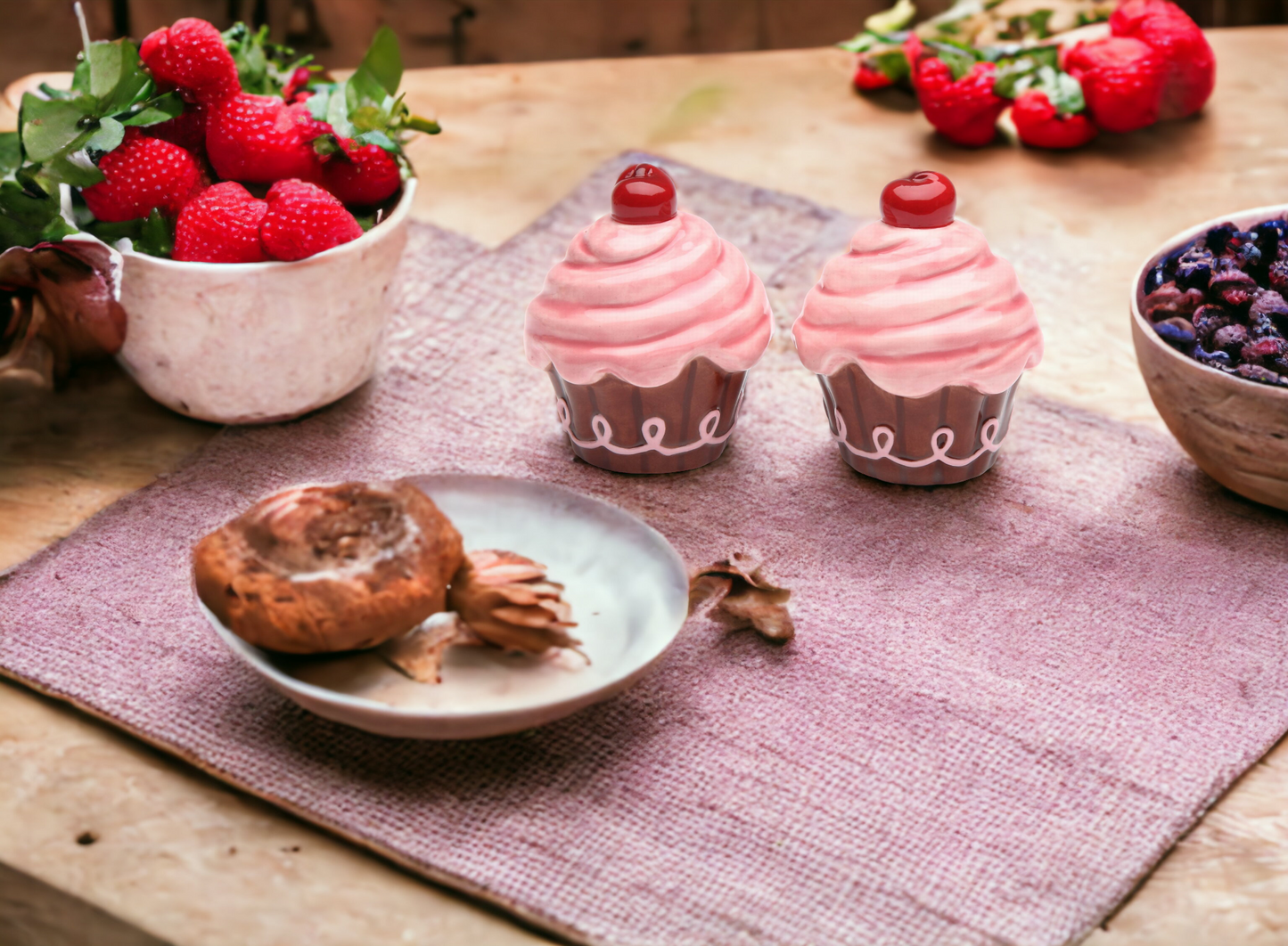 Ceramic Pink Cupcake Salt & Pepper Shakers, Wedding Décor, Gift for Her, Gift for Mom, Kitchen Décor, Bakery Décor, Café Décor