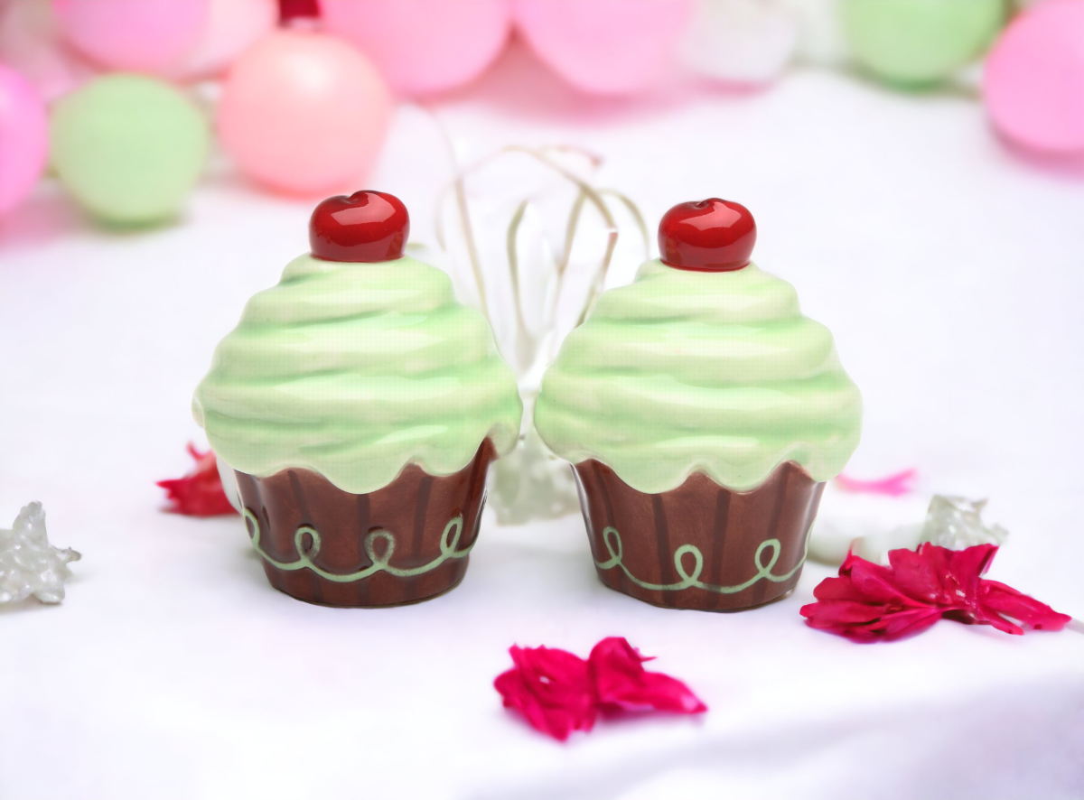 Ceramic Green Cupcake Salt & Pepper Shakers, Home Décor, Gift for Her, Gift for Mom, Kitchen Décor, Bakery Décor, Café Décor