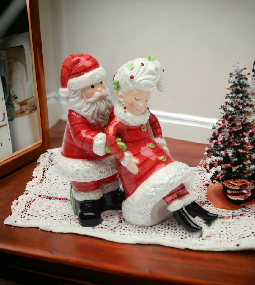 Ceramic Mrs. Claus I've Got Your Back Salt & Pepper Shakers, Home Décor, Gift for Her, Gift for Mom, Kitchen Décor, Christmas Décor