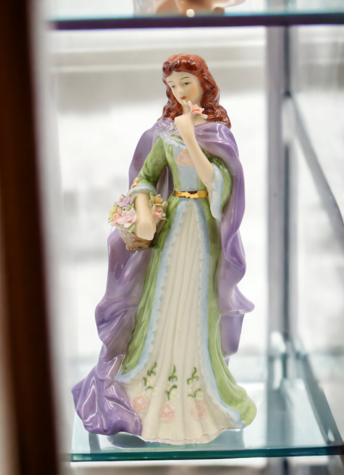 Ceramic Irish Lady Figurine, Home Décor, Gift for Her, Gift for Mom, Vintage Decor