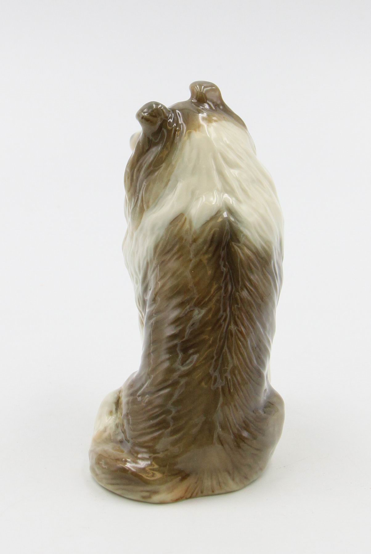 Border Collie figurine, back view showing tail detail