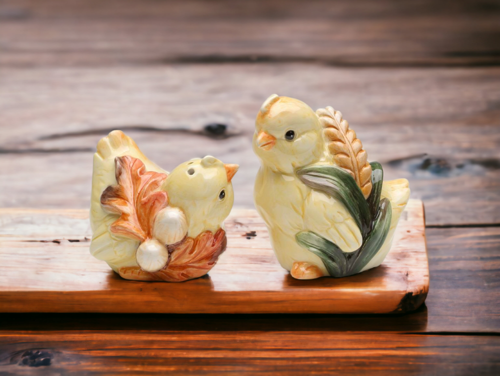 Ceramic Baby Chicken Salt & Pepper Shakers, Home Décor, Gift for Her, Gift for Mom, Kitchen Décor, Farmhouse Décor, Fall Decor